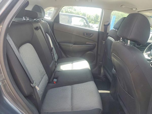 2021 HYUNDAI KONA SE