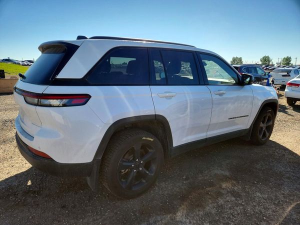 2023 JEEP GRAND CHEROKEE Laredo, Altitude