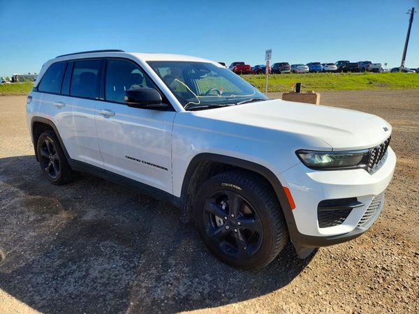 2023 JEEP GRAND CHEROKEE Laredo, Altitude