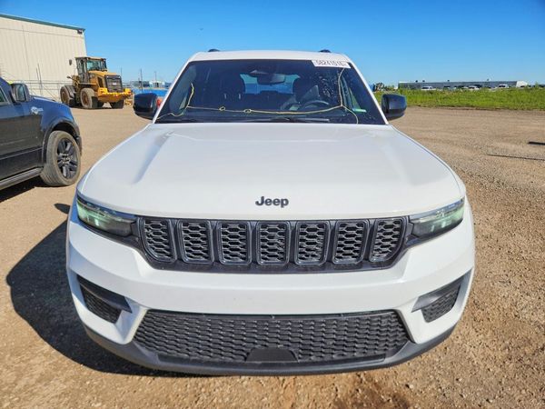 2023 JEEP GRAND CHEROKEE Laredo, Altitude