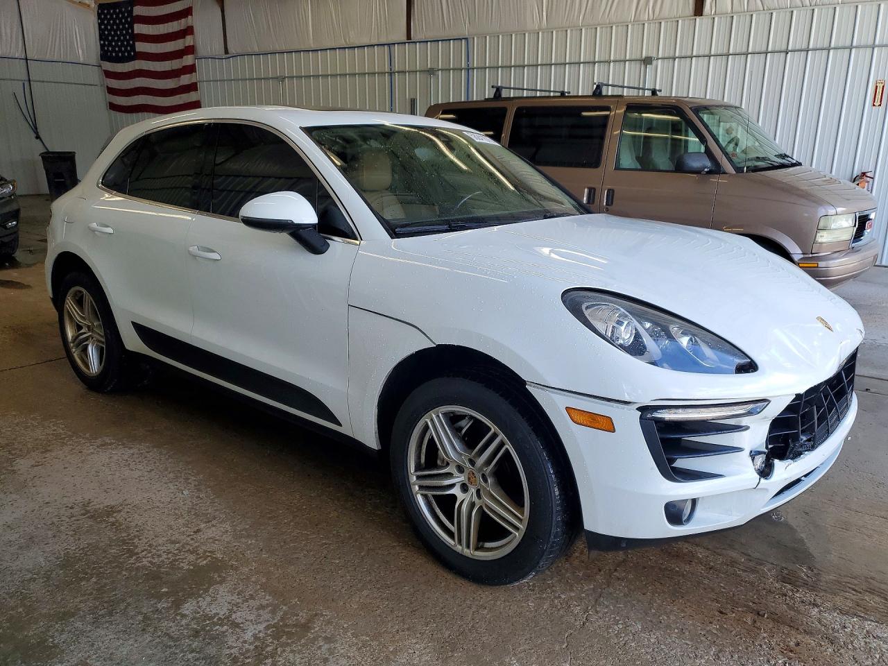2017 PORSCHE MACAN