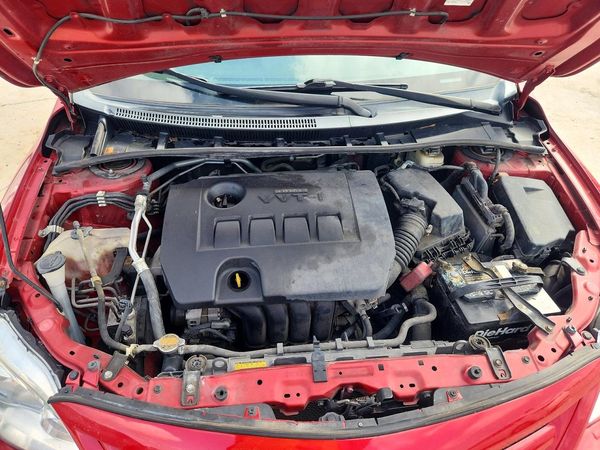 2013 TOYOTA COROLLA — Engine bay