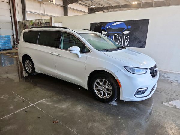 2022 CHRYSLER PACIFICA Touring L — Passenger 3/4