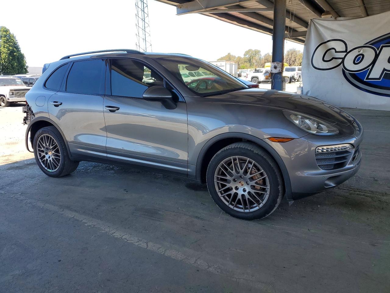2014 PORSCHE CAYENNE