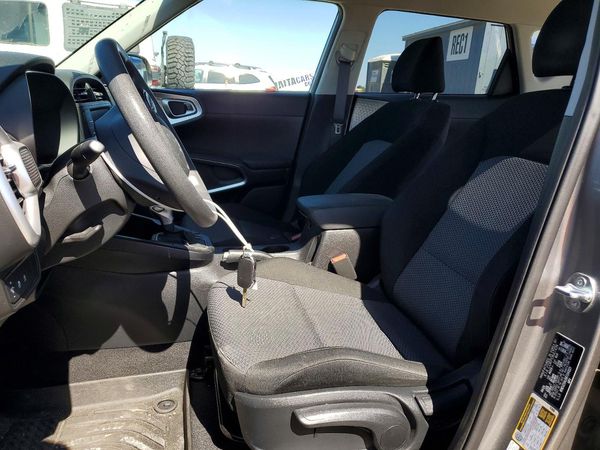2024 KIA SOUL LX, S