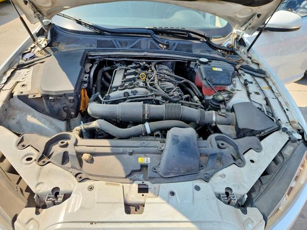 2013 JAGUAR XF — Engine bay