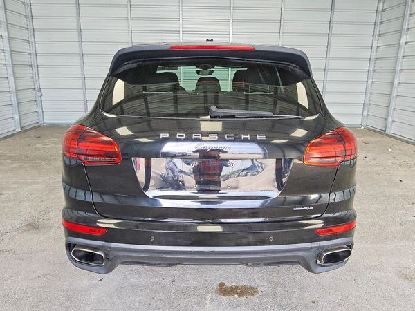 2016 PORSCHE CAYENNE
