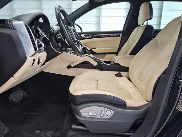 2016 PORSCHE CAYENNE