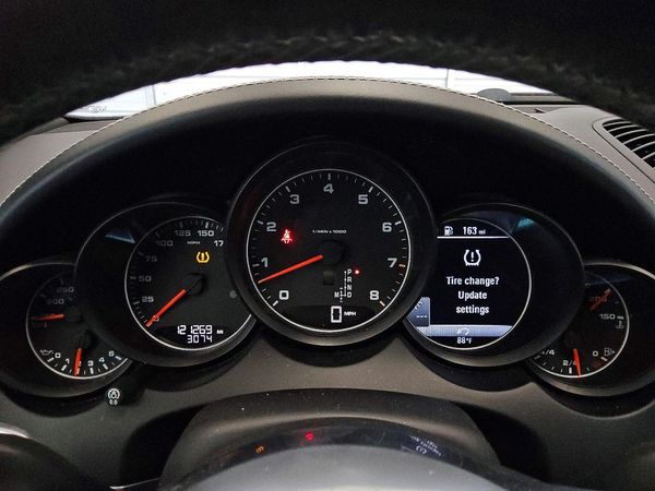 2016 PORSCHE CAYENNE