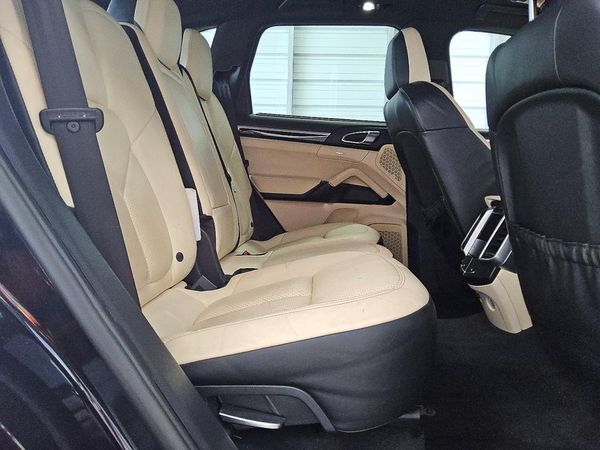 2016 PORSCHE CAYENNE