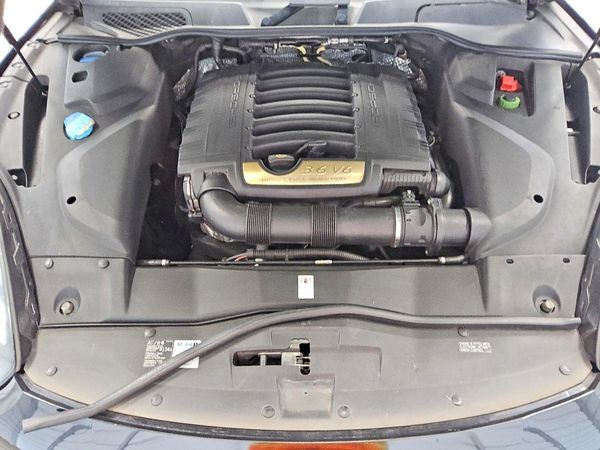2016 PORSCHE CAYENNE