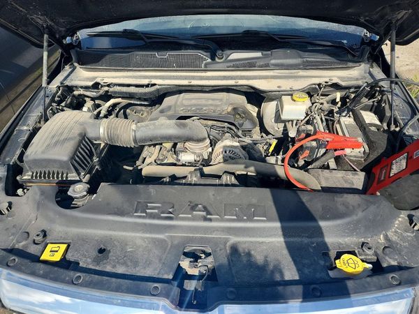 2022 RAM 1500 Big Horn, Lone Star — Engine bay