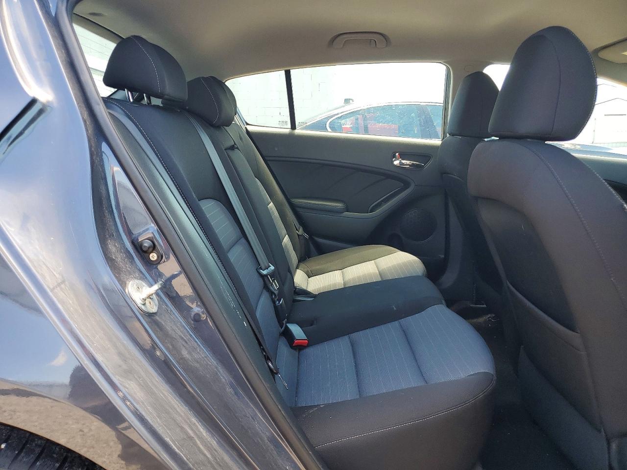 2016 KIA FORTE GL (Middle-Low Grade)