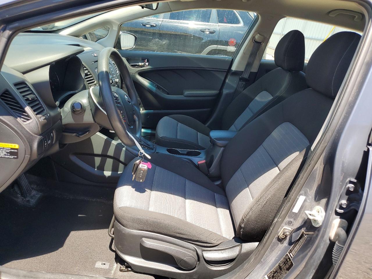 2016 KIA FORTE GL (Middle-Low Grade)
