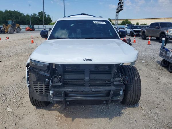 2025 JEEP GRAND CHEROKEE Laredo, Altitude