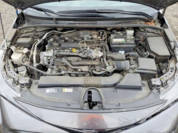 2022 TOYOTA COROLLA SE — Engine bay