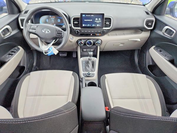 2025 HYUNDAI VENUE SEL, Limited
