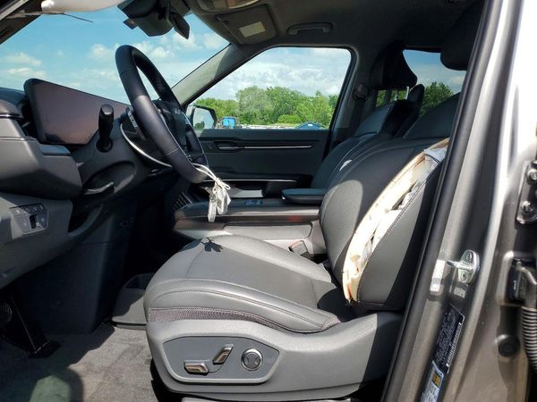 2024 KIA EV9 Light