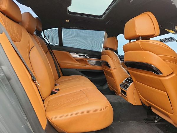 2018 BMW 750 xDrive