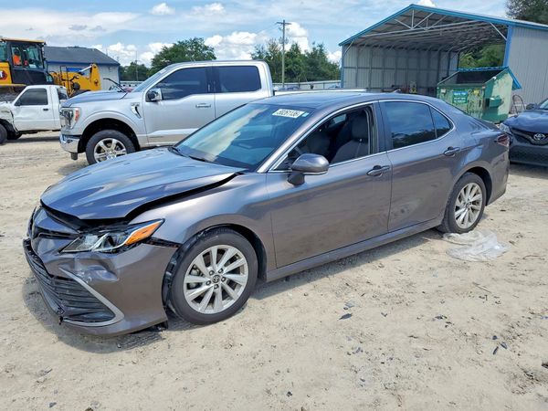 2024 TOYOTA CAMRY LE — Front 3/4