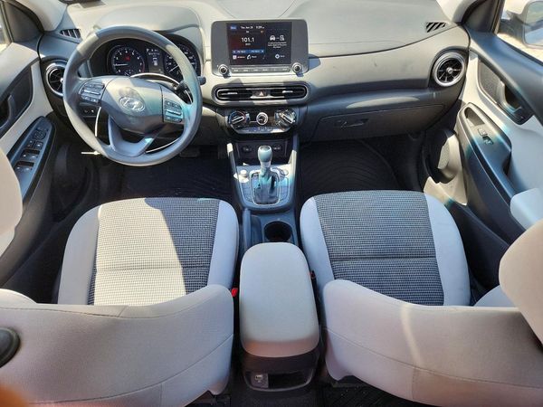 2023 HYUNDAI KONA SE