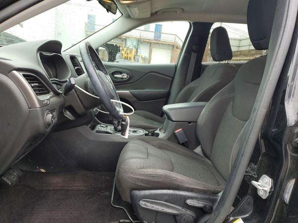 2019 JEEP CHEROKEE LATITUDE FWD