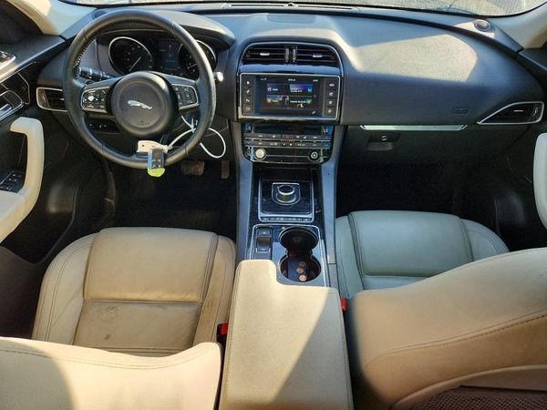 2017 JAGUAR F-PACE Prestige