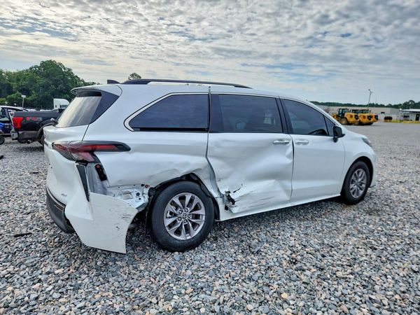 2026 TOYOTA SIENNA XLE — PSRA