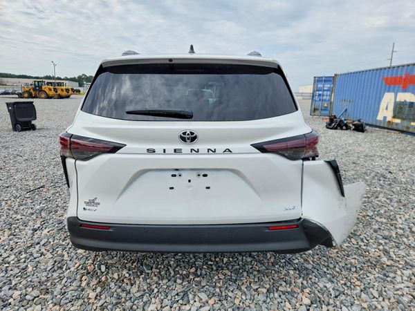 2026 TOYOTA SIENNA XLE — DIRR
