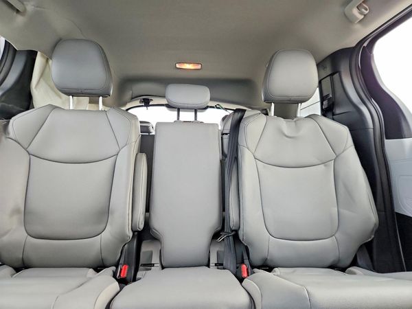 2026 TOYOTA SIENNA XLE — SUVN