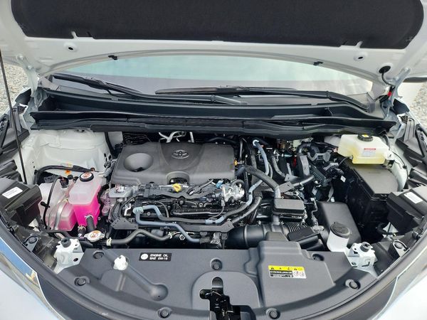 2026 TOYOTA SIENNA XLE — Engine bay