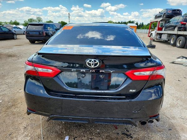 2018 TOYOTA CAMRY