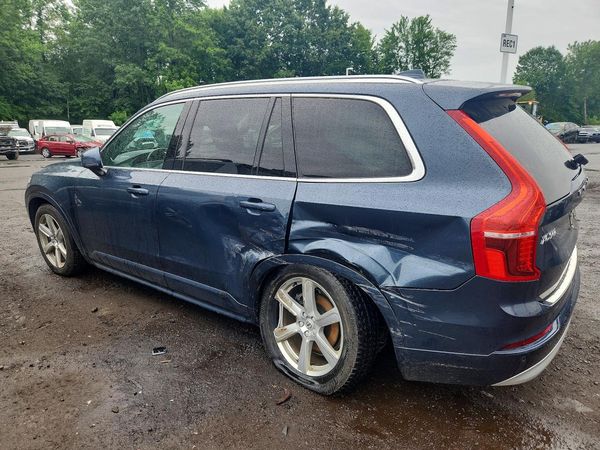 2022 VOLVO XC90