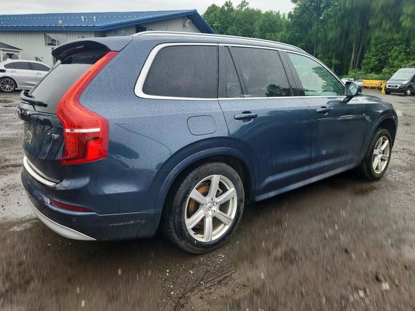 2022 VOLVO XC90
