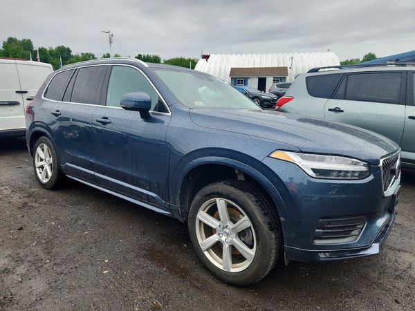 2022 VOLVO XC90