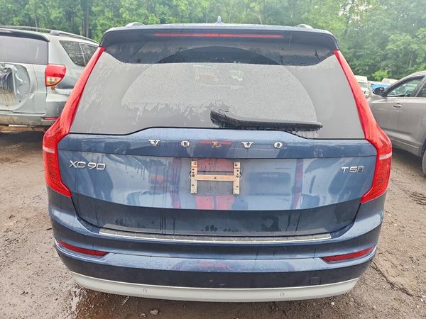 2022 VOLVO XC90