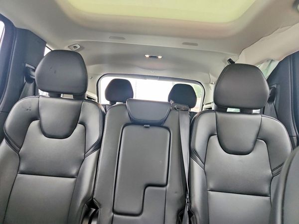 2022 VOLVO XC90