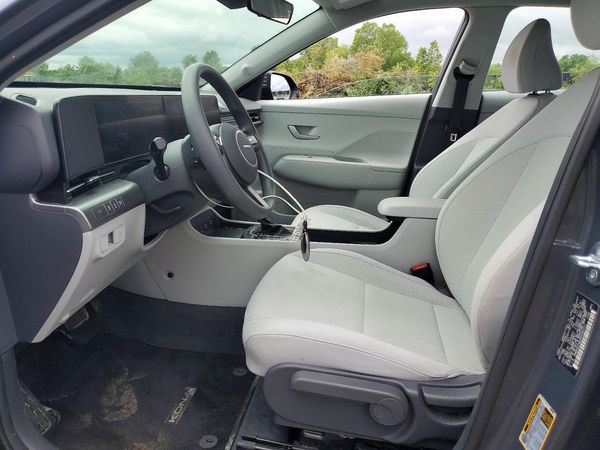 2024 HYUNDAI KONA SE