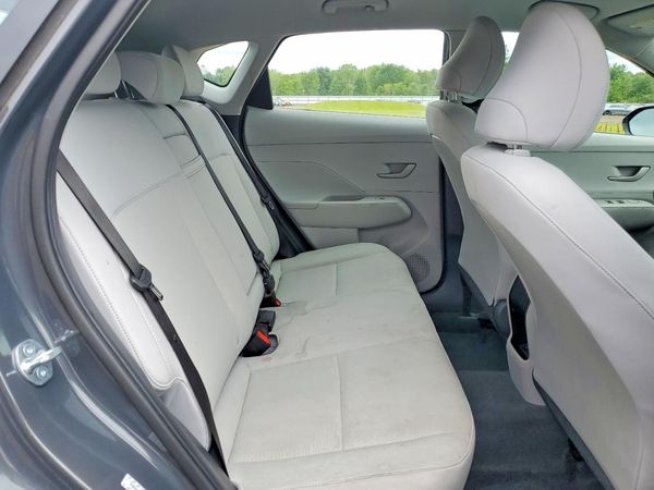 2024 HYUNDAI KONA SE