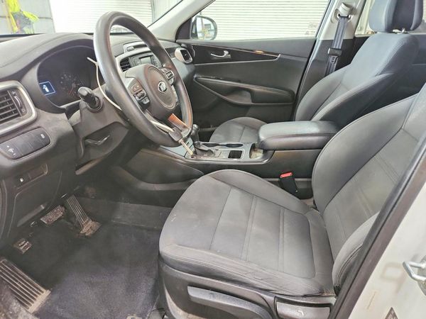 2016 KIA SORENTO L / LX