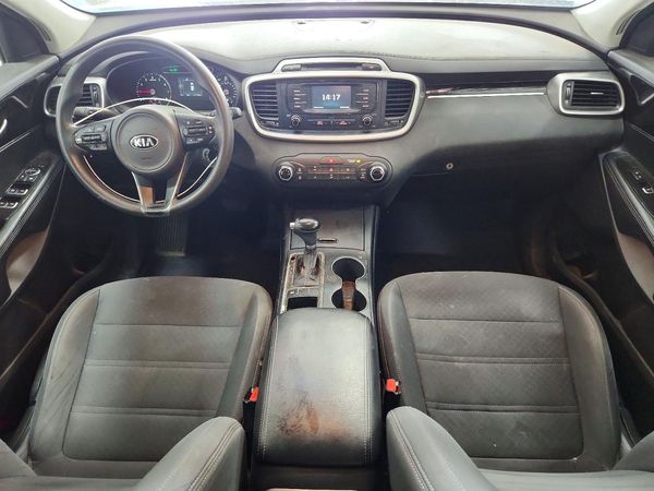 2016 KIA SORENTO L / LX