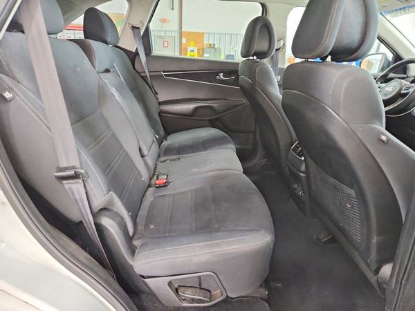 2016 KIA SORENTO L / LX