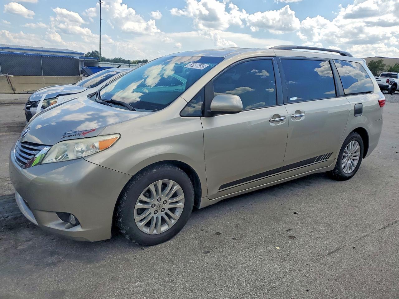 2015 TOYOTA SIENNA