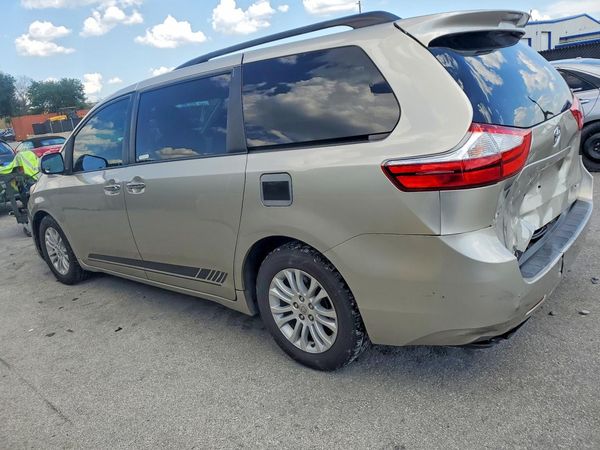2015 TOYOTA SIENNA