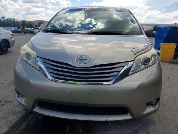 2015 TOYOTA SIENNA
