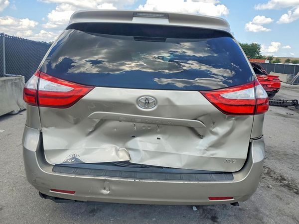 2015 TOYOTA SIENNA
