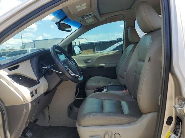 2015 TOYOTA SIENNA