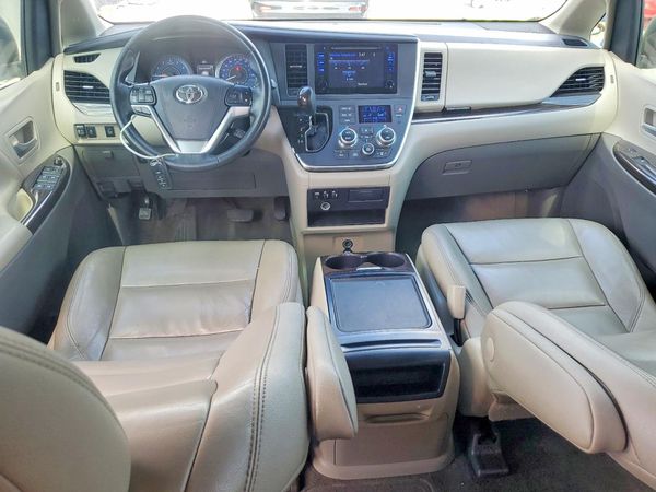 2015 TOYOTA SIENNA