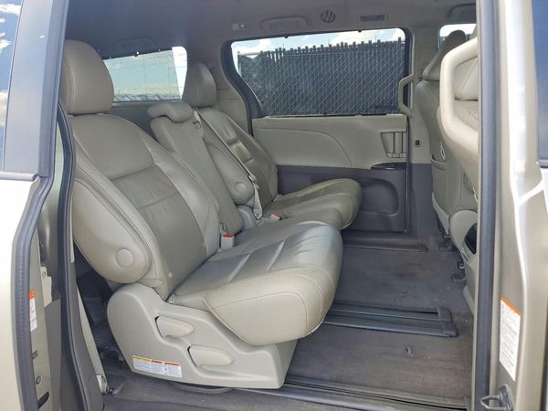2015 TOYOTA SIENNA