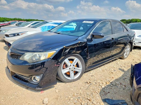 2014 TOYOTA CAMRY